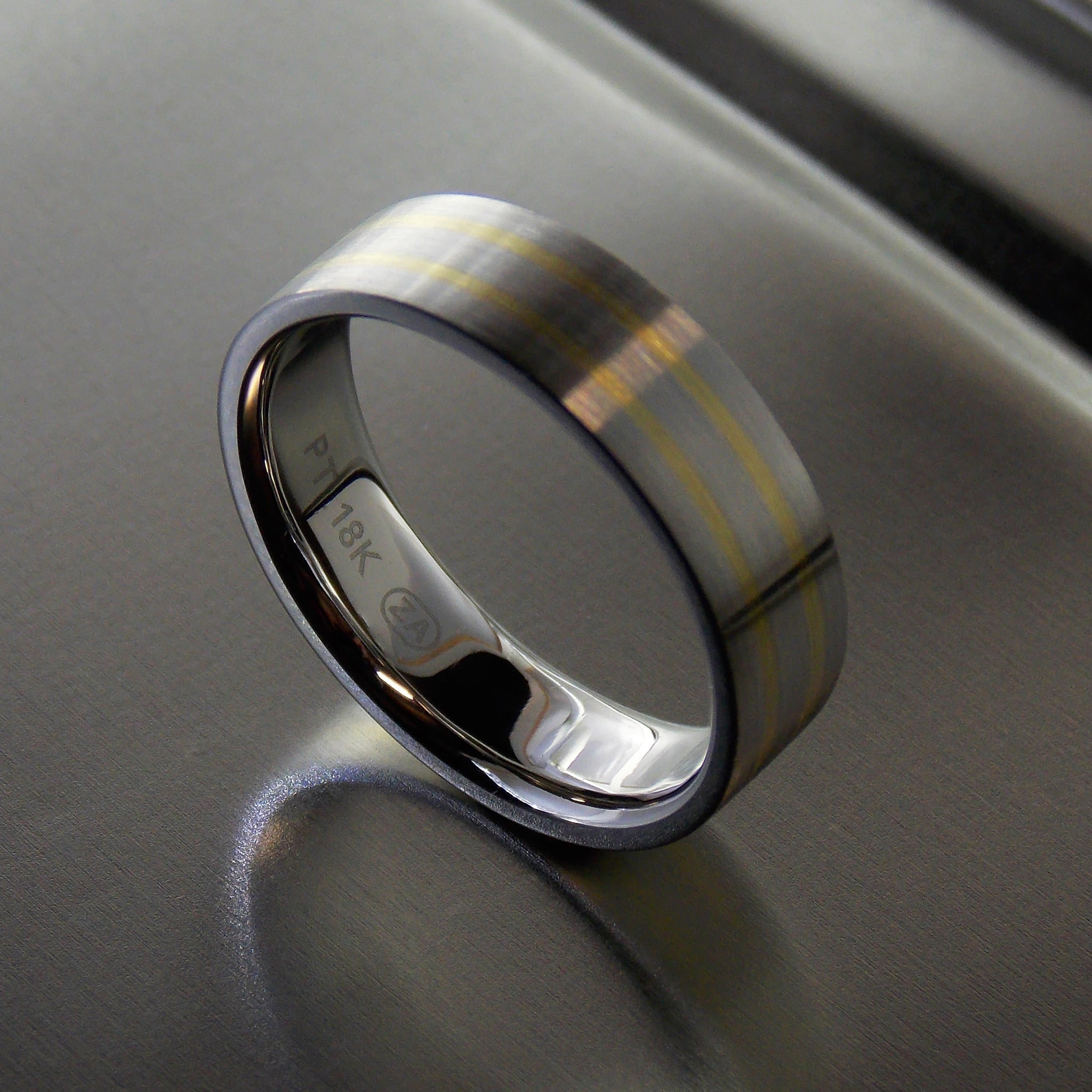 Platinum and yellow gold inlay band