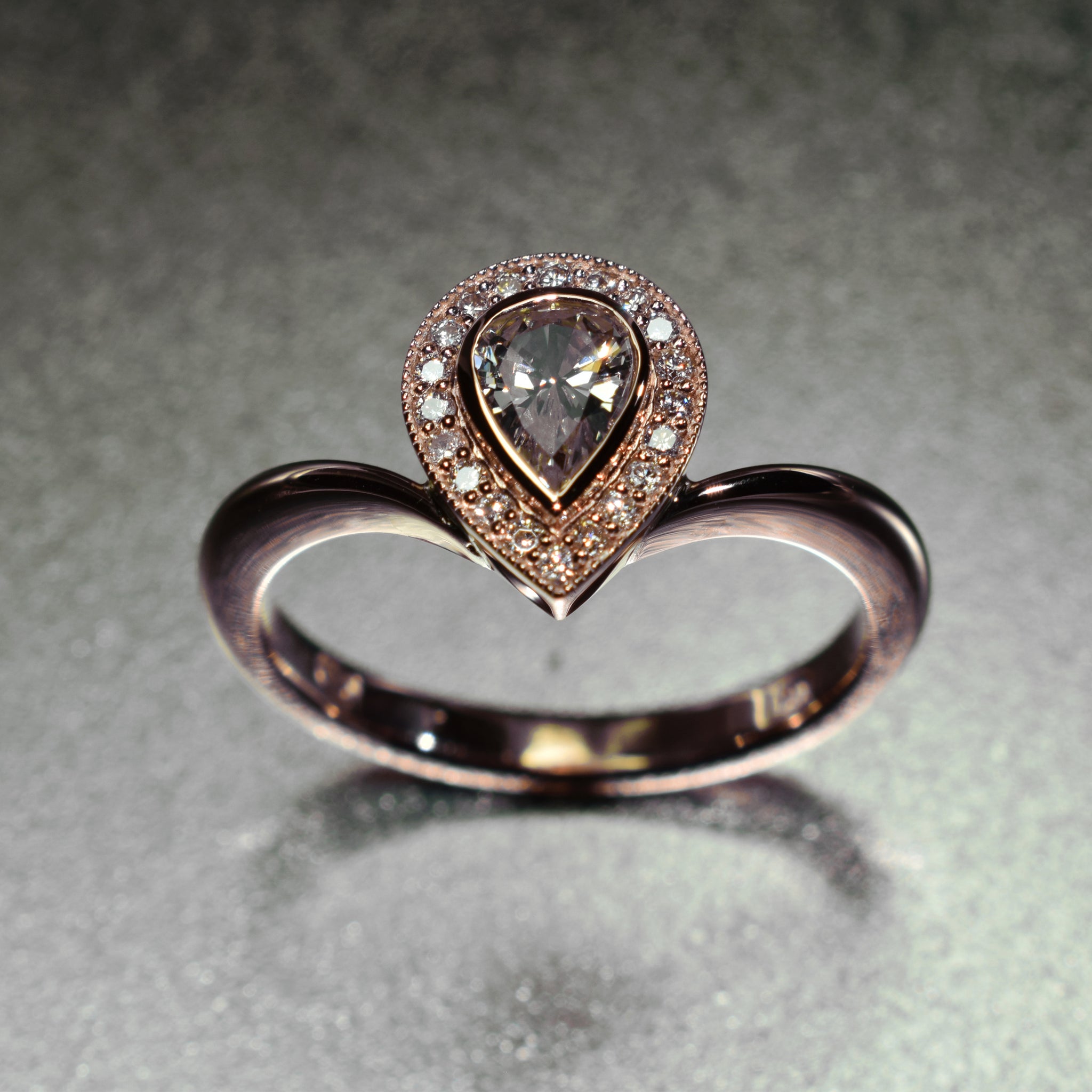 Pear shape halo in 9K rose gold set with diamonds