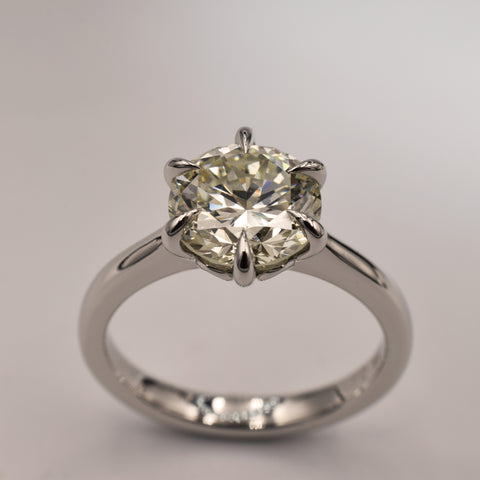 Six-claw diamond and platinum solitaire with eagle claws