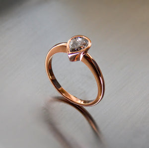 Pear shape diamond and 18K rose gold solitaire