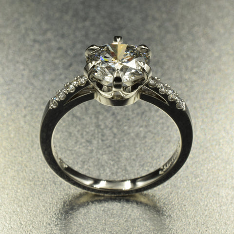Eagle claw, crown setting solitaire. Diamonds in platinum - Scherman's - Engagement rings - Scherman's